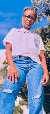 Mannequin habillée en T-shirt de la marque Unique